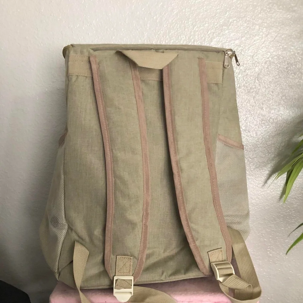 Modelo 40-Can Backpack Cooler Insulated Beige NEW no tags. Measurement in pics